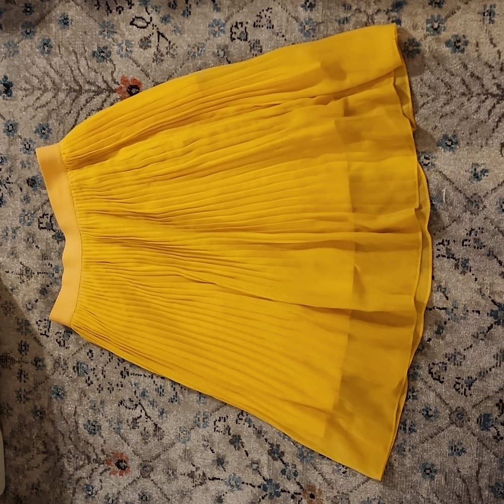 Sunflower yellow pleats skirt